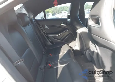 2014 Mercedes-Benz Cla 250 z USA, uszkodzony, nr VIN WDDSJ4EB8EN104257